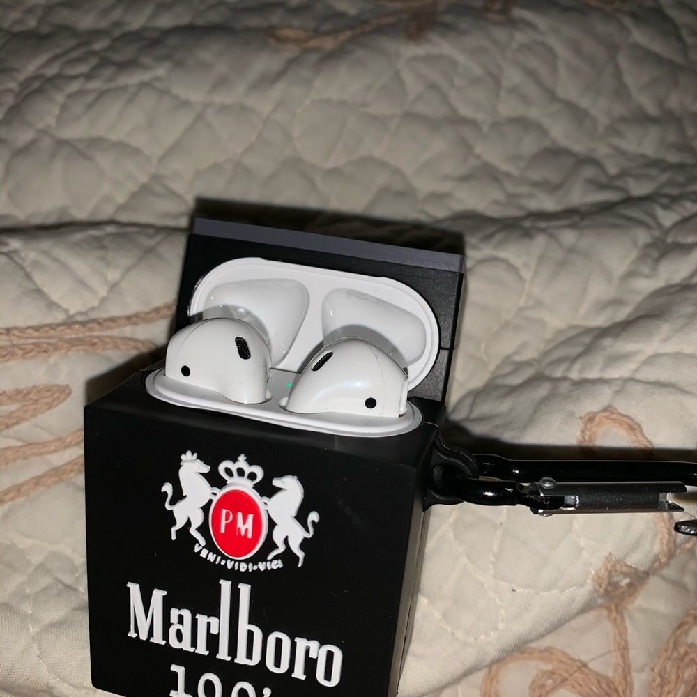 AirPods case - Picture 4 of 4